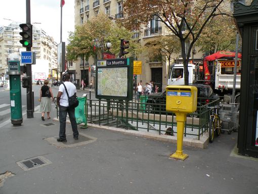  Bouche de métro, La Muette